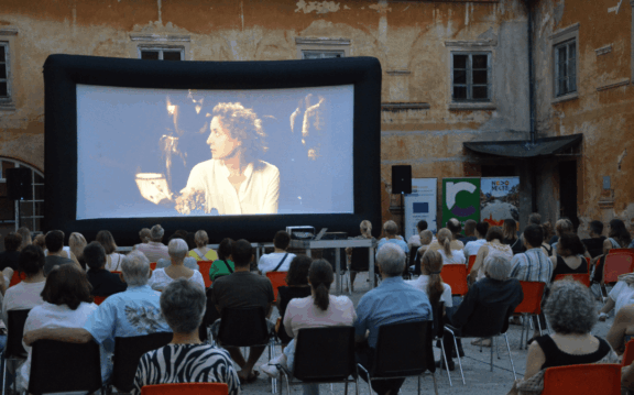 Zaključite poletje z ogledom brezplačnih filmov pod zvezdami