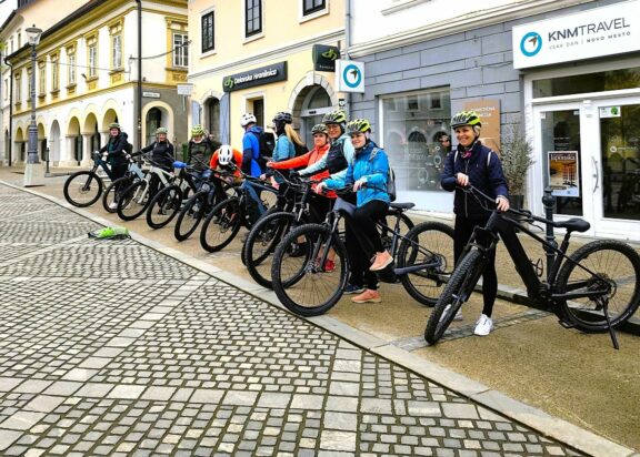 S kolesom po Dolenjski s češkimi gosti
