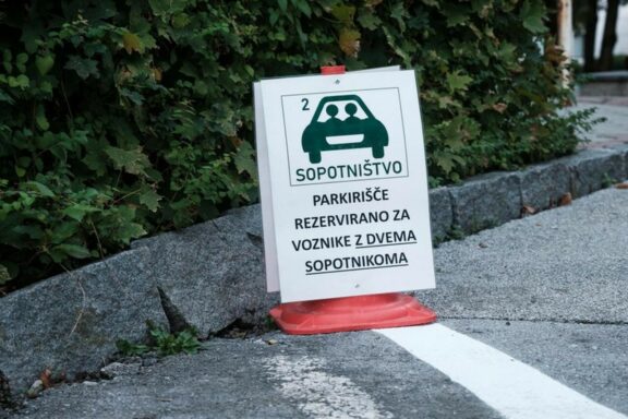 Trajnostno na delo: brezplačno izobraževanje za delodajalce